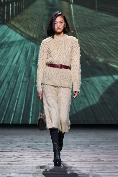 Look 18